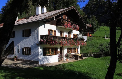 Marktschellenberg Apartment | Ideal Salzburg Apartment for 1-3 with Kitchen & Family Amenities