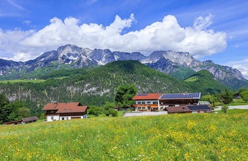 Marktschellenberg Apartment | Inviting Ferienwohnung for 2 to 4 Guests with Spa & Breakfast