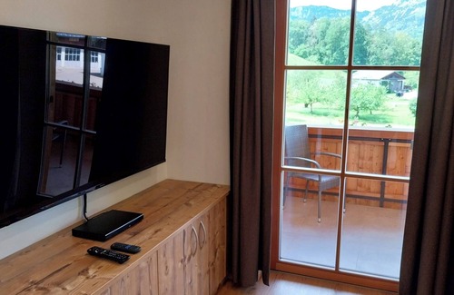 Marktschellenberg Apartment | Cozy Untersberg Apartment with Balcony and Family Amenities