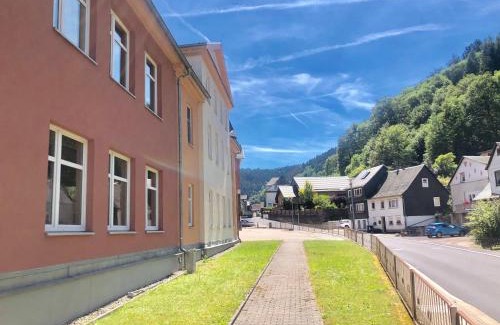 Obstfelderschmiede Apartment | Family-Friendly Getaway at Ferienwohnung 1 Alte Schule
