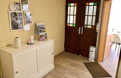 Obstfelderschmiede Apartment | Family-Friendly Getaway at Ferienwohnung 1 Alte Schule