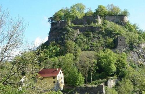 Muhlhausen Apartment | Pet-Friendly Ferienwohnung Krähennest near Lake Constance