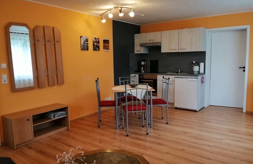 Neuhaus am Rennweg Apartment | Discover Ferienwohnung Am Apelsberg: Family-Friendly Retreat