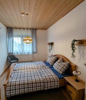 Neuhof an der Zenn Apartment | Family-Friendly Ferienwohnung im Zenngrund with Top Reviews