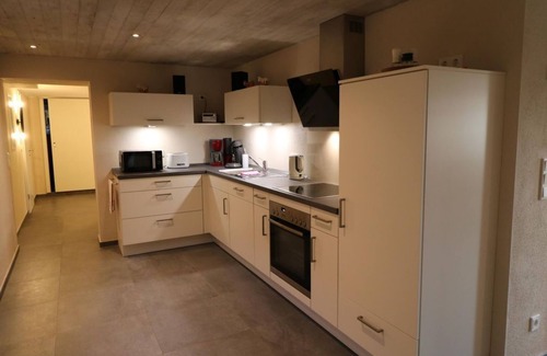 Edingen Apartment | Comfortable 5-Bedroom Apartment with Ocean View & Kitchen