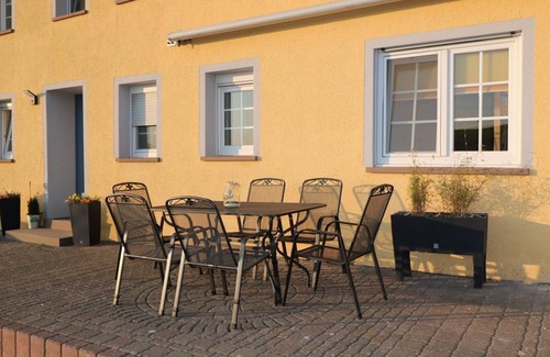 Edingen Apartment | Comfortable 5-Bedroom Apartment with Ocean View & Kitchen