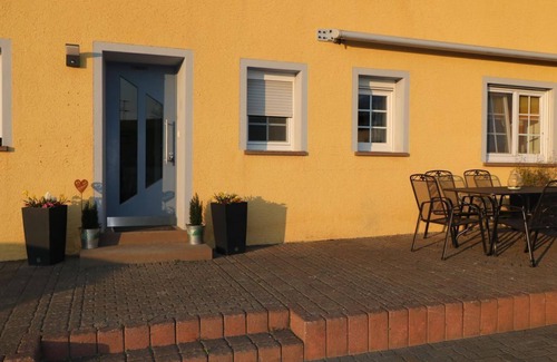 Edingen Apartment | Comfortable 5-Bedroom Apartment with Ocean View & Kitchen