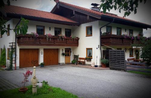 Unterschonau Apartment | Family-Friendly Ferienwohnung Höfler: Rated 9.5/10