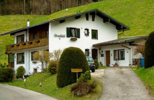 Konigssee Apartment | Top-Rated Ferienwohnung Kühnhauser: Family-Friendly Stay