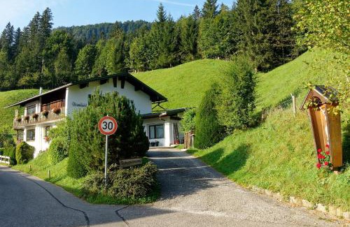 Konigssee Apartment | Top-Rated Ferienwohnung Kühnhauser: Family-Friendly Stay