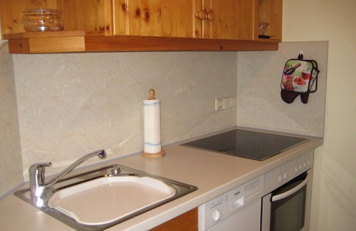 Titisee-Neustadt Apartment | Cozy Ferienwohnung Hochfirst: Ideal for Couples with Kitchen