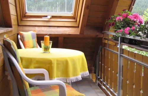 Titisee-Neustadt Apartment | Cozy Ferienwohnung Hochfirst: Ideal for Couples with Kitchen