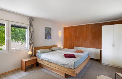 Unteruhldingen Apartment | Family-Friendly Retreat at Ferienwohnung Brigid, Rated 8.3/10