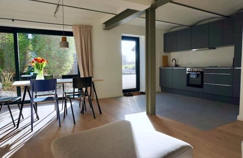 Steinberghaff Condo | Relaxing Getaway at Ferienwohnung Dede with Oceanfront Spa