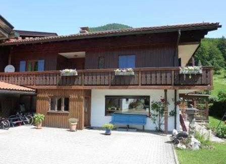 Neuhaus Apartment | Discover Ferienwohnung Del Toso: Guest Rated at 7.9/10