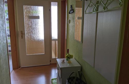 West Apartment | Budget-Friendly Ferienwohnung Dernbecher with Breakfast & More
