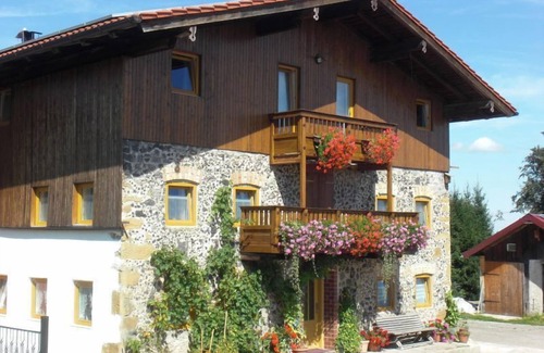 Teisendorf Apartment | Family-Friendly 60m² Ferienwohnung with Balcony & Reviews
