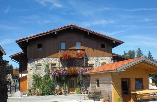 Teisendorf Apartment | Family-Friendly 60m² Ferienwohnung with Balcony & Reviews