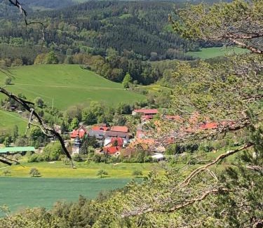 Bad Blankenburg Apartment | Family-Friendly Stay at Ferienwohnung Dietlinde - Rated 8.9