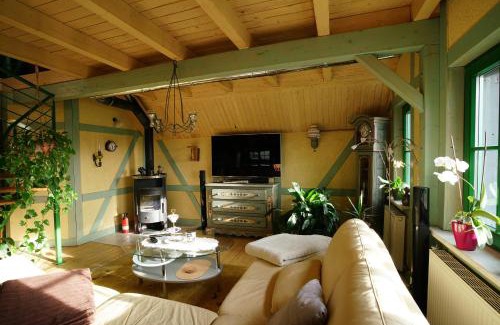 Pfaffroda Apartment | Family-Friendly Ferienwohnung Dina: Ideal for Your Getaway