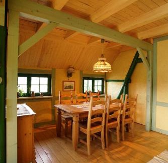 Pfaffroda Apartment | Family-Friendly Ferienwohnung Dina: Ideal for Your Getaway