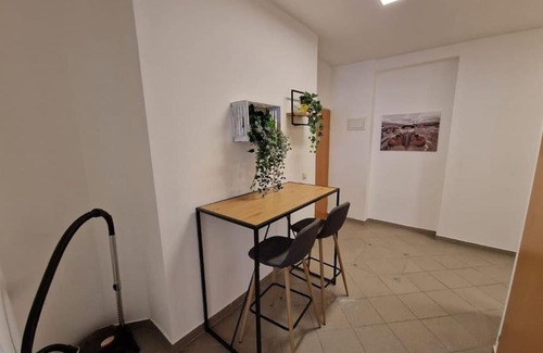 Liesing Apartment | Pet-Friendly Retreat Near U6 Transit for Your Getaway