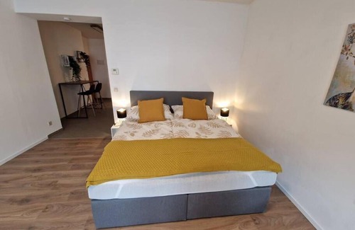 Liesing Apartment | Pet-Friendly Retreat Near U6 Transit for Your Getaway
