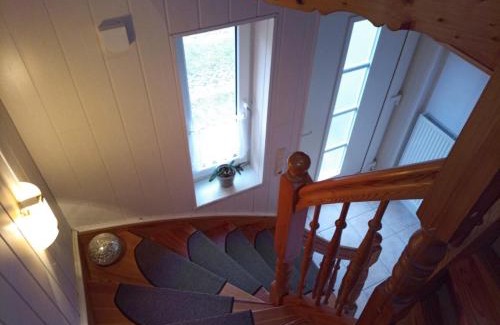 Kneese Dorf Apartment | Family-Friendly Stay at Ferienwohnung "Dorfidyll" - 8/10 Rating