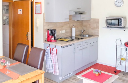 Langenargen Apartment | Cozy Ferienwohnung Doris: Family-Friendly Stay with Kitchen