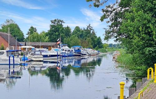 Eggesin Apartment | Family-Friendly Retreat at Ferienwohnung Eggesin