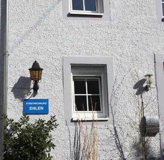 Rachtig Apartment | Discover Ferienwohnung Ehlen: Family-Friendly with Hot Tub