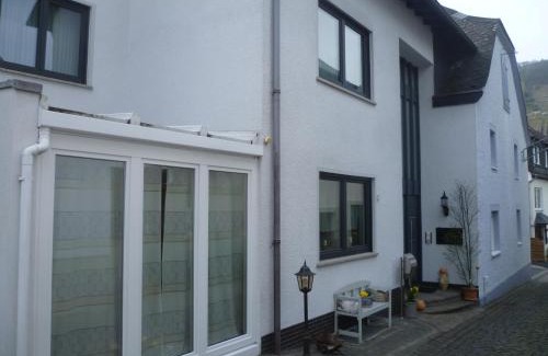 Rachtig Apartment | Discover Ferienwohnung Ehlen: Family-Friendly with Hot Tub