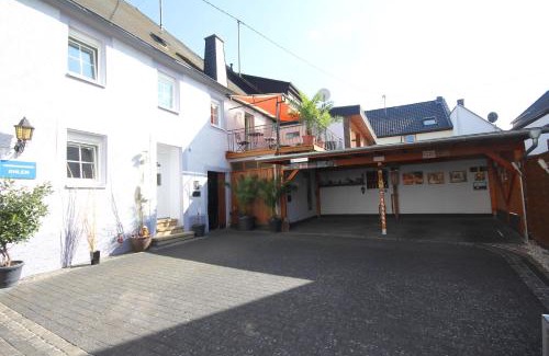 Rachtig Apartment | Discover Ferienwohnung Ehlen: Family-Friendly with Hot Tub