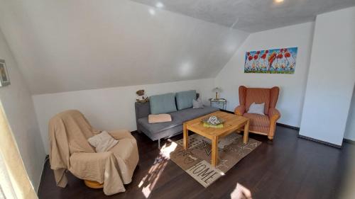 Briedel Apartment | Oceanfront Retreat: Ferienwohnung Eiernest with Great Reviews