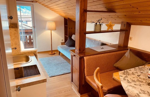 Schattwald Apartment | Cozy Stay at Ferienwohnung Eins - Gästehaus Holl