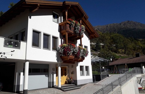 Kauns Apartment | Ocean View Retreat: Family-Friendly Ferienwohnung Eiterer