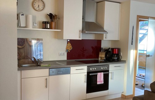 Glems Apartment | Premier Erdgeschoß Apartment with Terrace & Pet-Friendly Perks