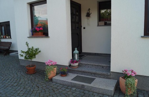 Laussnitz Apartment | Top-Rated Ferienwohnung Erika: Child-Friendly & Kitchen Included