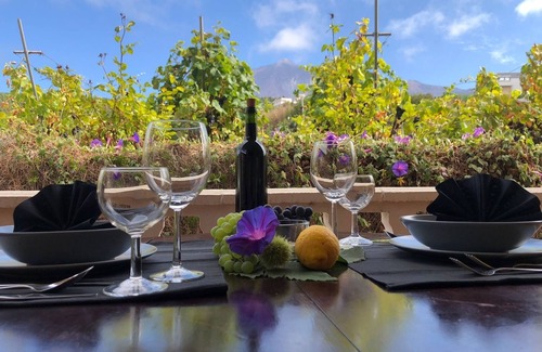 Santa Barbara Apartment | Cozy Apartment for 4 Guests with Ocean Views in Icod de los Vinos
