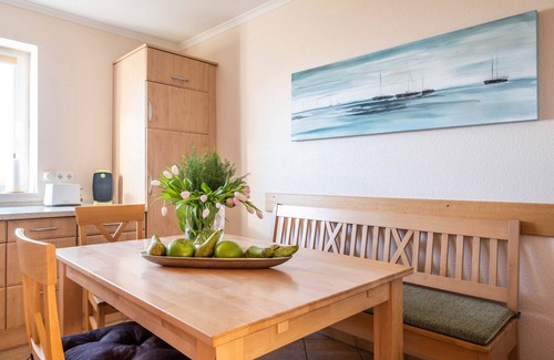Busum Apartment | Cozy Getaway for 2-4 Guests by Büsumer Museumshafen