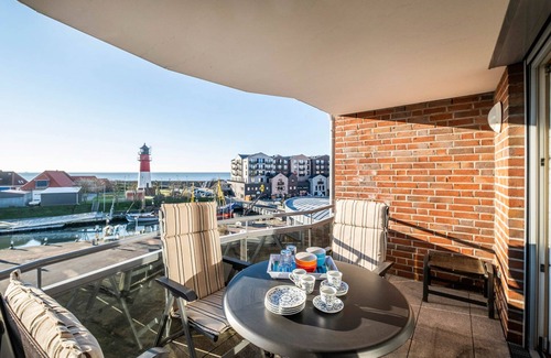 Busum Apartment | Cozy Getaway for 2-4 Guests by Büsumer Museumshafen