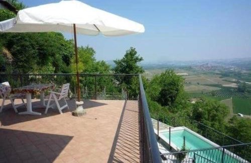 Verduno Apartment | Cozy Retreat for Two in Verduno, Piemont with Pool
