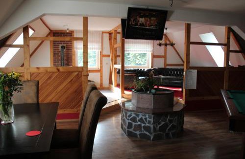 Sehmatal Apartment | Spacious Apartment for Up to 8 Guests with Breakfast