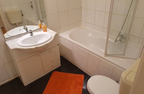 Mitte Apartment | Cozy Getaway for Two with Breakfast & Kitchen Access