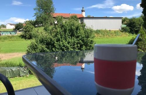 Neukirchen-Balbini Apartment | Oceanfront Family Retreat at Ferienwohnung „Frosch”