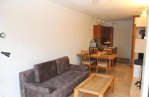 Holm Apartment | Cozy Ferienwohnung F225: Family-Friendly Retreat by the Sea