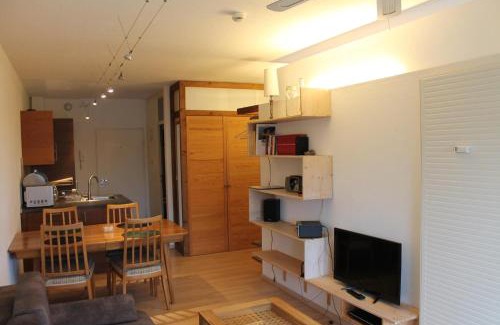 Holm Apartment | Cozy Ferienwohnung F225: Family-Friendly Retreat by the Sea