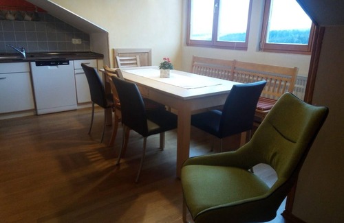 Rabenstein Apartment | Family-Friendly Ferienwohnung Falkenstein with Ocean Views