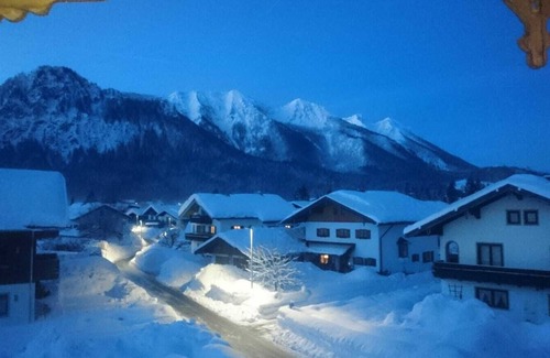 Inzell Apartment | Cozy Ferienwohnung Falkenstein for Couples - Child Friendly
