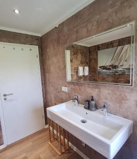 Traubing Apartment | Family-Friendly Ferienwohnung Familienglück with Kitchen